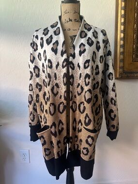 NWOT Ann Taylor Animal Print Women’s Sweater Size L
